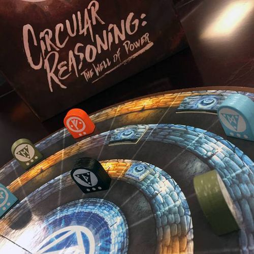 Dit is een foto van het spel Circular Reasoning te koop bij Speldorado Spellenwinkel Delft
