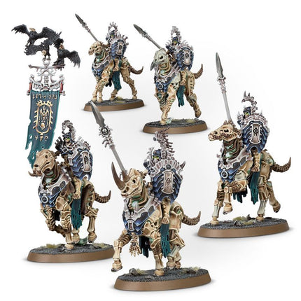 Dit is een foto van het spel Kavalos Deathriders - Flesh Eater Courts te koop bij Speldorado Spellenwinkel Delft