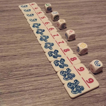 Dit is een foto van het spel Regenwormen Junior te koop bij Speldorado Spellenwinkel Delft