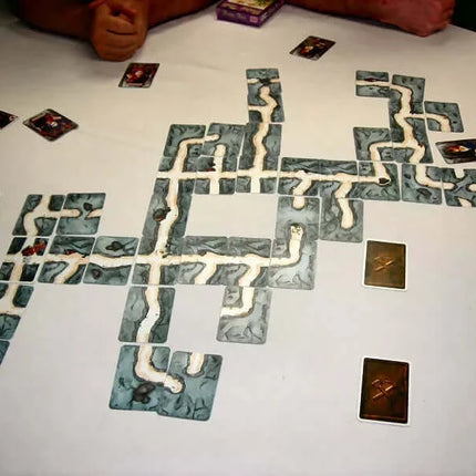 Dit is een foto van het spel Saboteur De Uitbreiding te koop bij Speldorado Spellenwinkel Delft