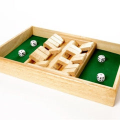 Shut the Box houten dobbelspel met cijfers, dobbelstenen en genummerde klepjes bij Speldorado