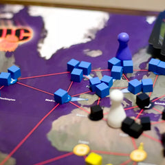 Pandemic bordspel met wereldkaart, speelkaarten en uitbreidingen zoals Legacy en On the Brink