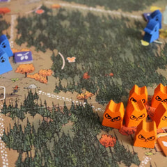 Root bordspel box – faction meeples en boslandschap