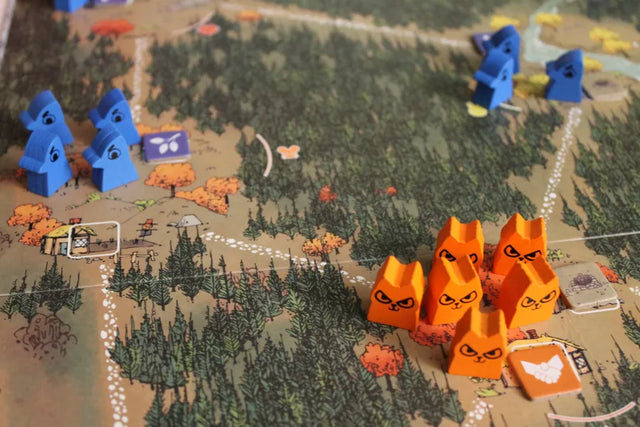 Root bordspel box – faction meeples en boslandschap