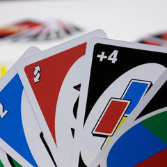 UNO kaartspel met kleurrijke kaarten en populaire varianten zoals UNO Flip, UNO Extreme en UNO Junior