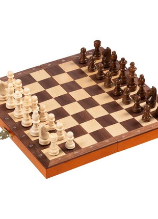 Magnetisch schaakspel in een houten kist met scharnieren.