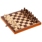 Magnetisch schaakspel in een houten kist met scharnieren.