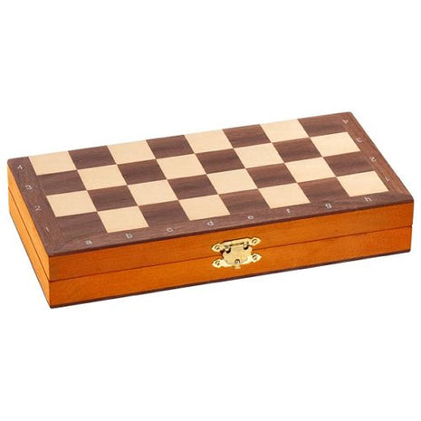 Magnetisch schaakspel in een houten kist met scharnieren.