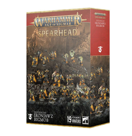 Dit is een afbeelding van het miniatuur spearhead: ironjawz bigmob - orruk warclans voor het spel Warhammer, te koop bij Tabletop Miniature Wargames spellenwinkel Speldorado in delft