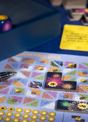 Dit is een foto van het spel Lanterns Dice Lights in the Sky te koop bij Speldorado Spellenwinkel Delft