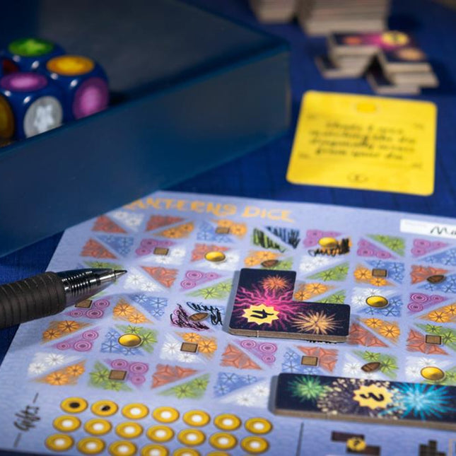 Dit is een foto van het spel Lanterns Dice Lights in the Sky te koop bij Speldorado Spellenwinkel Delft