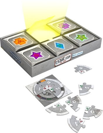 Dit is een foto van het spel Escape Room The Game Puzzle Adventures Mission Mayday te koop bij Speldorado Spellenwinkel Delft