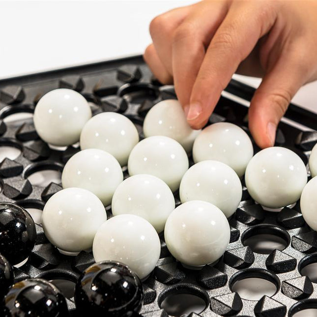 Dit is een foto van het spel Abalone new version te koop bij Speldorado Spellenwinkel Delft