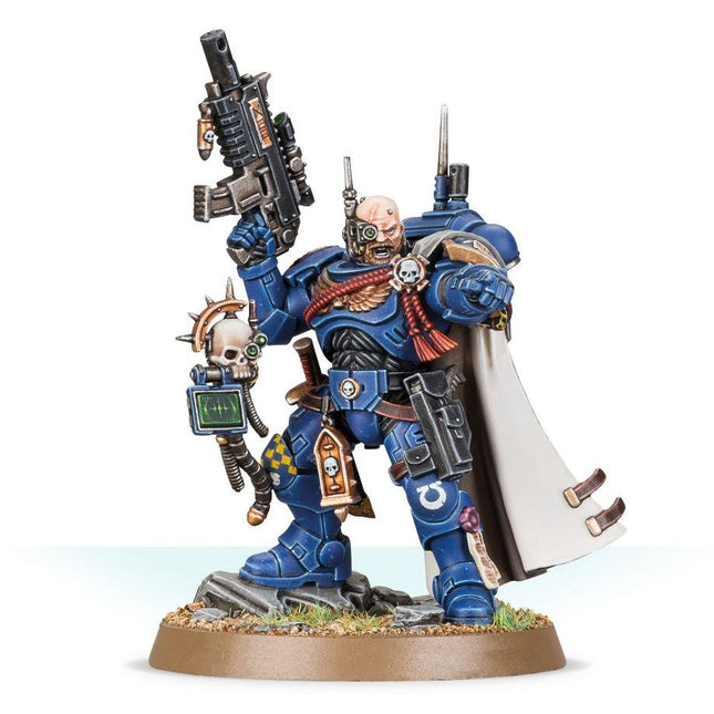 Dit is een afbeelding van het miniatuur Captain In Phobos Armour - Space Marines voor het spel Warhammer, te koop bij Tabletop Miniature Wargames spellenwinkel Speldorado in delft