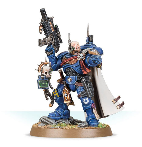 Dit is een afbeelding van het miniatuur Captain In Phobos Armour - Space Marines voor het spel Warhammer, te koop bij Tabletop Miniature Wargames spellenwinkel Speldorado in delft