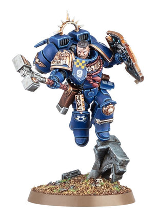 Dit is een afbeelding van het miniatuur Captain With  Jump Pack & Relic Shield -Space Marines voor het spel Warhammer, te koop bij Tabletop Miniature Wargames spellenwinkel Speldorado in delft
