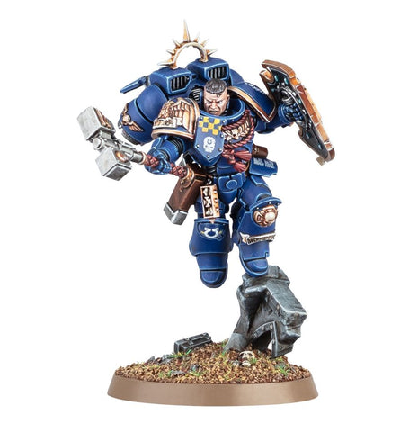 Dit is een afbeelding van het miniatuur Captain With  Jump Pack & Relic Shield -Space Marines voor het spel Warhammer, te koop bij Tabletop Miniature Wargames spellenwinkel Speldorado in delft