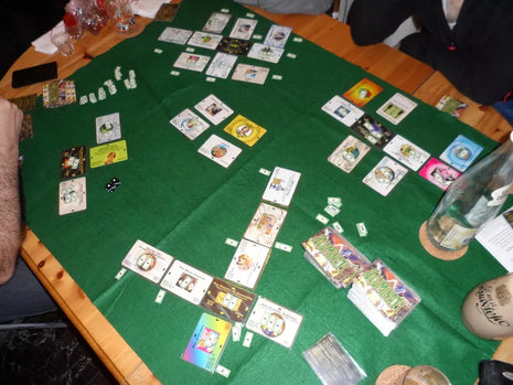 Dit is een foto van het spel De Luxe Illuminati - en te koop bij Speldorado Spellenwinkel Delft