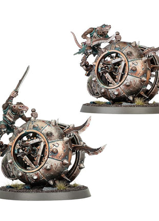 Dit is een afbeelding van het miniatuur Doom-Flayers - Skaven voor het spel Warhammer, te koop bij Tabletop Miniature Wargames spellenwinkel Speldorado in delft