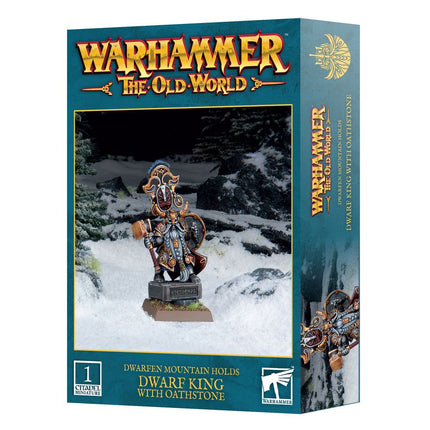 Dit is een afbeelding van het miniatuur Dwarf King With Oathstone - Dwarfen Mountain Holds voor het spel Warhammer, te koop bij Tabletop Miniature Wargames spellenwinkel Speldorado in delft