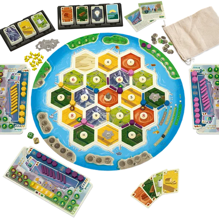 Speeltafel met energiecentrales, science‑kaarten, vervuilingsmeter en eventfiches in Catan: Nieuwe Energie.