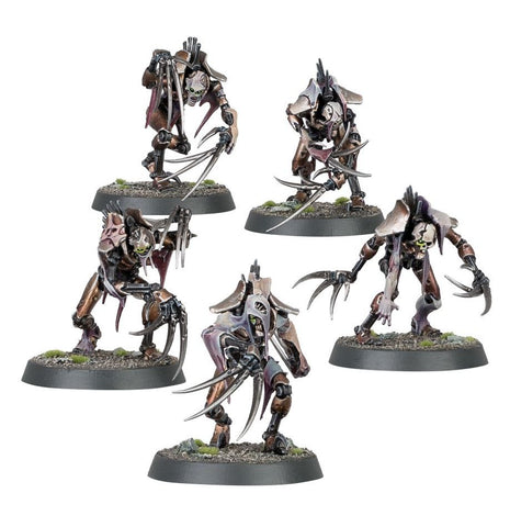 Dit is een afbeelding van het miniatuur Flayed Ones - Necrons voor het spel Warhammer, te koop bij Tabletop Miniature Wargames spellenwinkel Speldorado in delft