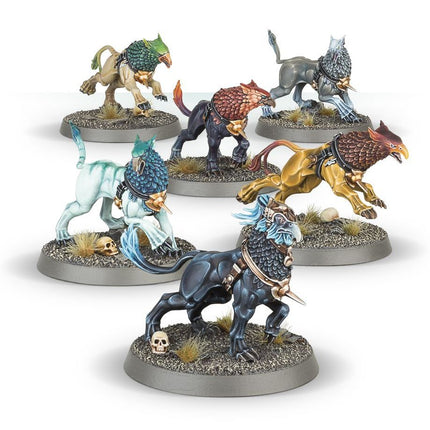 Dit is een afbeelding van het miniatuur Gryph-Hounds - Stormcast Eternals voor het spel Warhammer, te koop bij Tabletop Miniature Wargames spellenwinkel Speldorado in delft