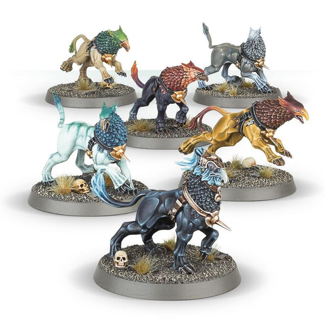 Dit is een afbeelding van het miniatuur Gryph-Hounds - Stormcast Eternals voor het spel Warhammer, te koop bij Tabletop Miniature Wargames spellenwinkel Speldorado in delft