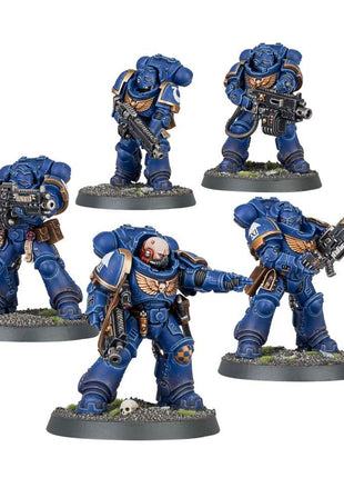 Dit is een afbeelding van het miniatuur Heavy Intercessors - Space Marines voor het spel Warhammer, te koop bij Tabletop Miniature Wargames spellenwinkel Speldorado in delft