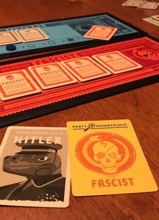 Dit is een foto van het spel Secret Hitler te koop bij Speldorado Spellenwinkel Delft