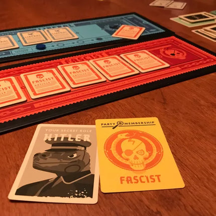 Dit is een foto van het spel Secret Hitler te koop bij Speldorado Spellenwinkel Delft