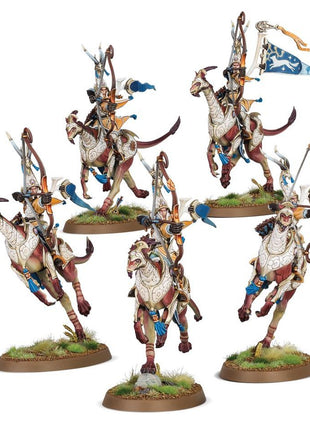 Dit is een afbeelding van het miniatuur Hurakan Windchargers - Lumineth Realm Lords voor het spel Warhammer, te koop bij Tabletop Miniature Wargames spellenwinkel Speldorado in delft