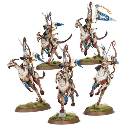 Dit is een afbeelding van het miniatuur Hurakan Windchargers - Lumineth Realm Lords voor het spel Warhammer, te koop bij Tabletop Miniature Wargames spellenwinkel Speldorado in delft
