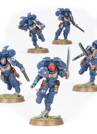 Dit is een afbeelding van het miniatuur Jump Pack Intercessors - Space Marines voor het spel Warhammer, te koop bij Tabletop Miniature Wargames spellenwinkel Speldorado in delft
