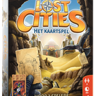 Kaarten uit Lost Cities met investering‑(handshake)‑kaarten zichtbaar – verhoog je score via slimme multipliers.