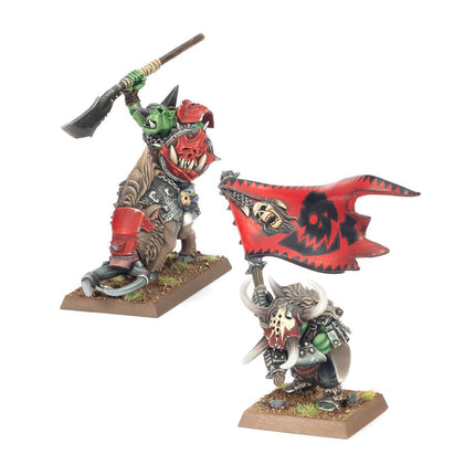Dit is een afbeelding van het miniatuur Orc Bosses - Orc & Goblin Tribes voor het spel Warhammer, te koop bij Tabletop Miniature Wargames spellenwinkel Speldorado in delft