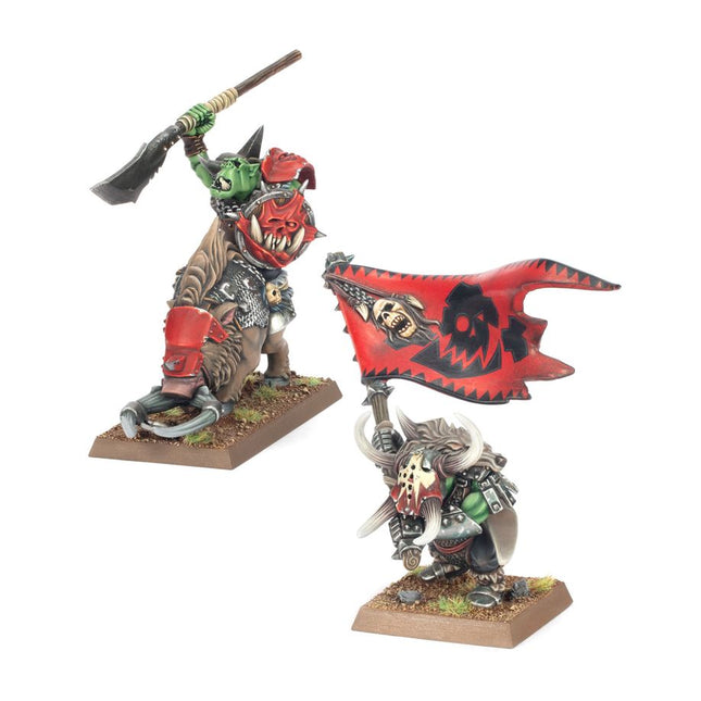 Dit is een afbeelding van het miniatuur Orc Bosses - Orc & Goblin Tribes voor het spel Warhammer, te koop bij Tabletop Miniature Wargames spellenwinkel Speldorado in delft
