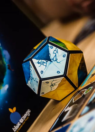 Dit is een foto van het spel Planet te koop bij Speldorado Spellenwinkel Delft