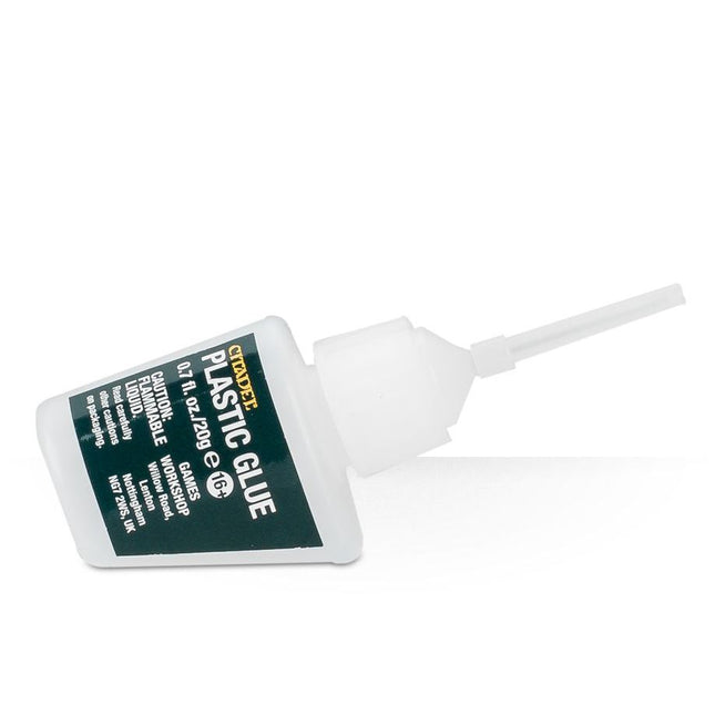 Dit is een foto van het spel Plastic Glue  - paints + Tools te koop bij Speldorado Spellenwinkel Delft