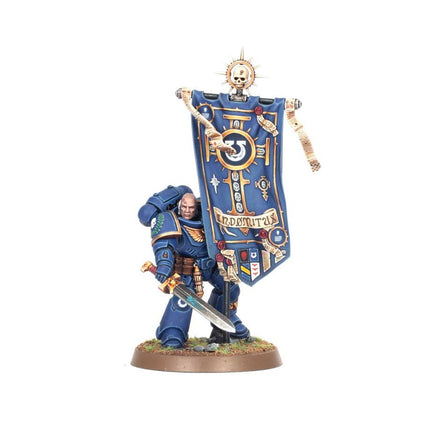 Dit is een afbeelding van het miniatuur Primaris Ancient - Space Marines voor het spel Warhammer, te koop bij Tabletop Miniature Wargames spellenwinkel Speldorado in delft