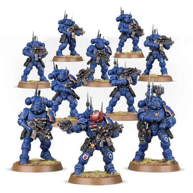Dit is een afbeelding van het miniatuur Primaris Infiltrators squad- Space Marines voor het spel Warhammer, te koop bij Tabletop Miniature Wargames spellenwinkel Speldorado in delft