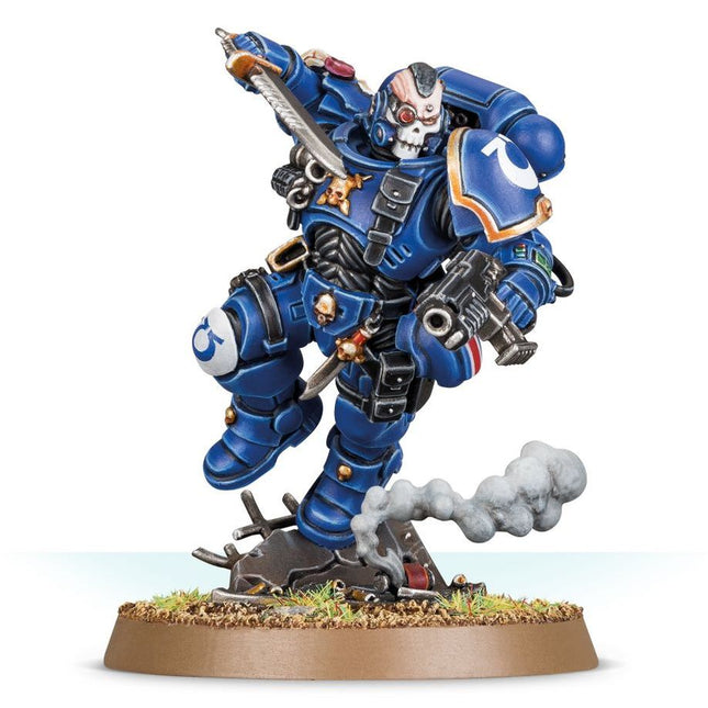 Dit is een afbeelding van het miniatuur Primaris Lieutenant In Reiver Armour - Space Marines voor het spel Warhammer, te koop bij Tabletop Miniature Wargames spellenwinkel Speldorado in delft