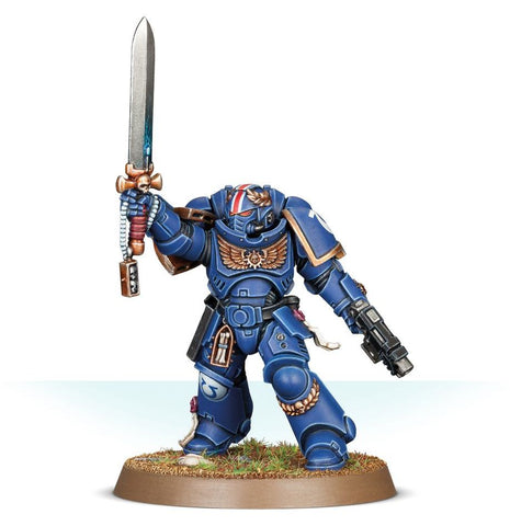 Dit is een afbeelding van het miniatuur Primaris Lieutenant With Power Sword - Space Marines voor het spel Warhammer, te koop bij Tabletop Miniature Wargames spellenwinkel Speldorado in delft
