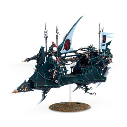Dit is een afbeelding van het miniatuur Raider - Drukhari voor het spel Warhammer, te koop bij Tabletop Miniature Wargames spellenwinkel Speldorado in delft