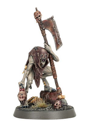 Dit is een afbeelding van het miniatuur Royal Decapitator - Flesh Eater Courts voor het spel Warhammer, te koop bij Tabletop Miniature Wargames spellenwinkel Speldorado in delft