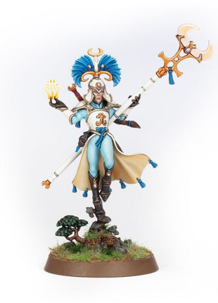 Dit is een afbeelding van het miniatuur Scinari Enlightener - Lumineth Realm Lords voor het spel Warhammer, te koop bij Tabletop Miniature Wargames spellenwinkel Speldorado in delft