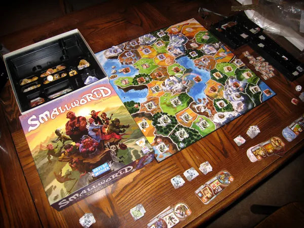 Dit is een foto van het spel Small World NL te koop bij Speldorado Spellenwinkel Delft