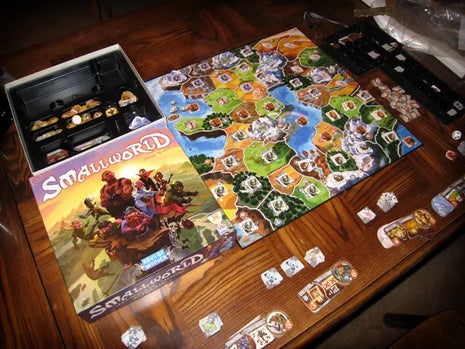 Dit is een foto van het spel Small World Of Warcraft te koop bij Speldorado Spellenwinkel Delft
