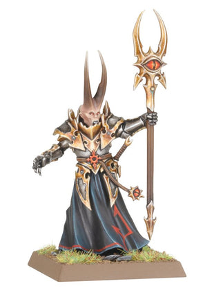 Dit is een afbeelding van het miniatuur Sorcerer Of Chaos - Warriors of Chaos voor het spel Warhammer, te koop bij Tabletop Miniature Wargames spellenwinkel Speldorado in delft