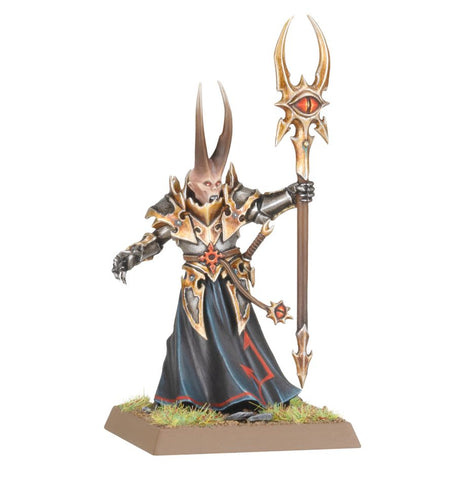 Dit is een afbeelding van het miniatuur Sorcerer Of Chaos - Warriors of Chaos voor het spel Warhammer, te koop bij Tabletop Miniature Wargames spellenwinkel Speldorado in delft